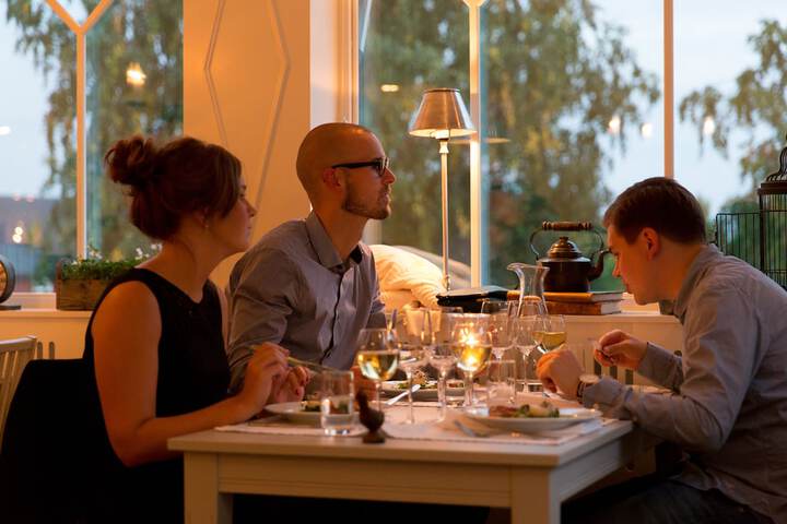 Dining 37 of 47