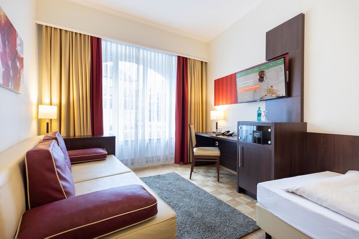Room 27 of 47