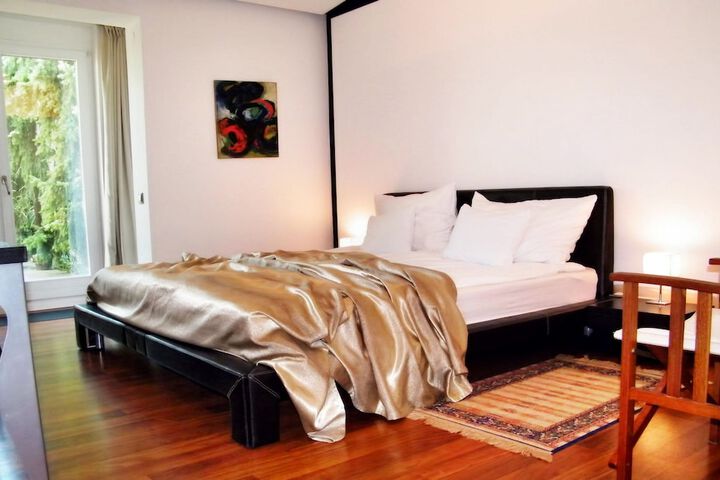 Room 10 of 37