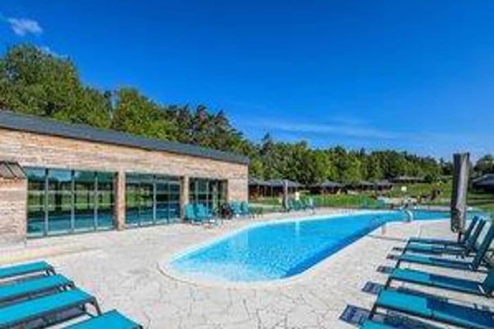 Pool 10 of 18