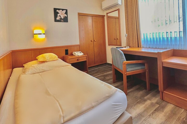 Room 10 of 30