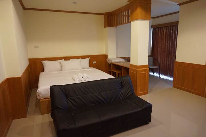 Room 11 of 23