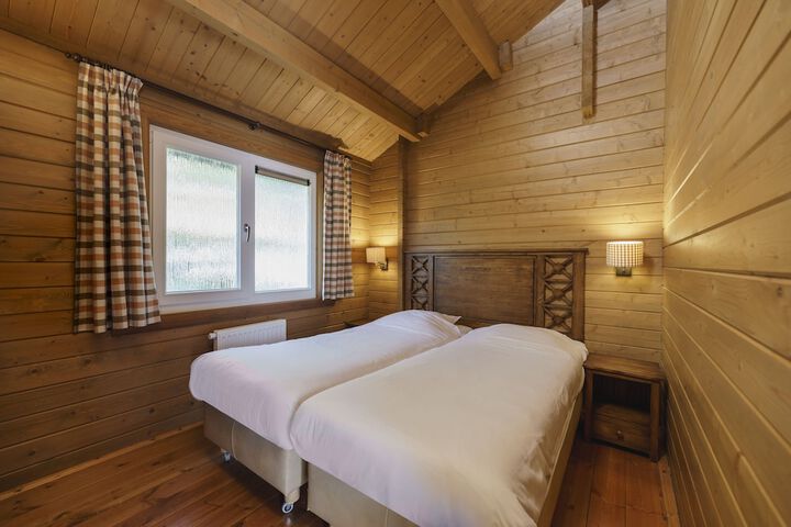 Room 15 of 120