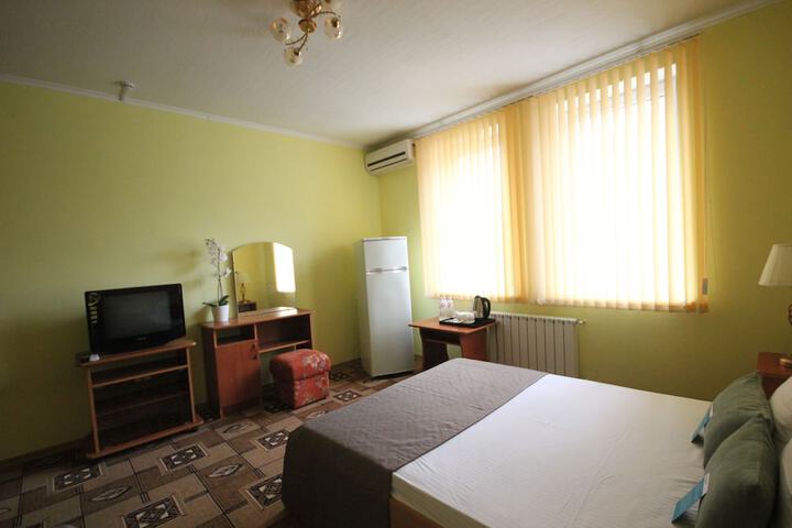 Room 11 of 30