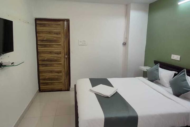 Room 5 of 17