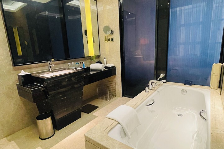 Room 21 of 43