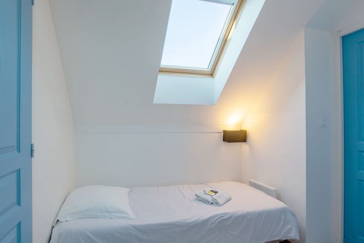 Room 6 of 73