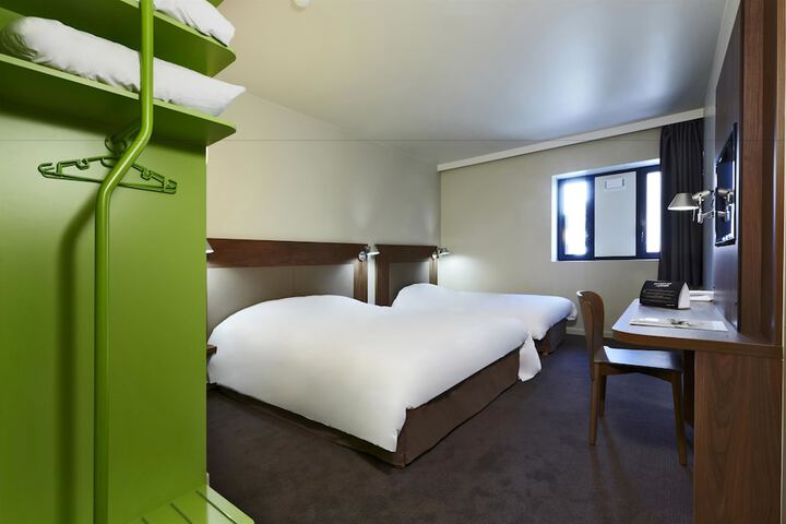 Room 16 of 43
