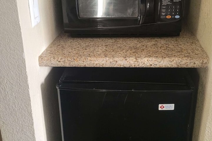 1 King Bed Microwave and Refrigerator, Continental Breakfast (1 of 7)