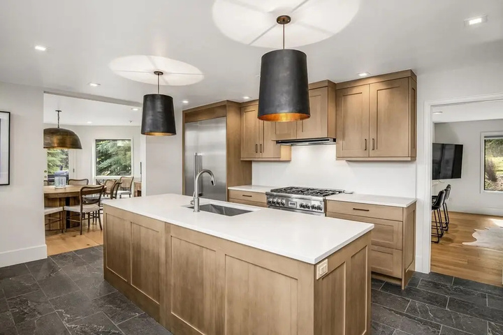 Photo of Welcome To The Modern Mountain Luxury! 6 Bedroom Home by RedAwning