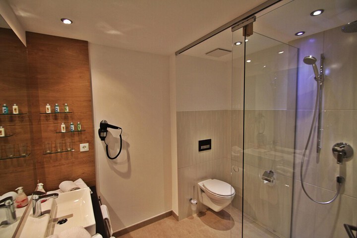 Room 8 of 24