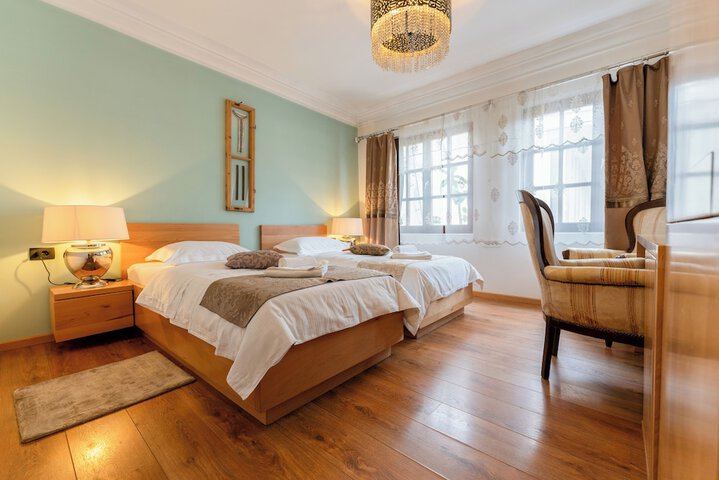 Room 6 of 19