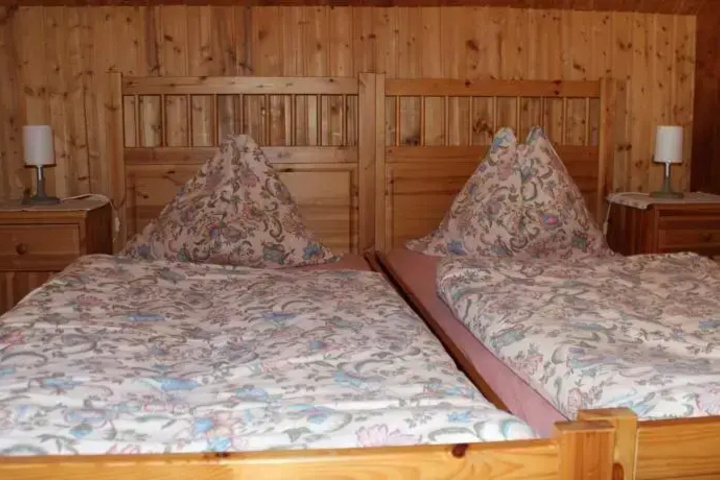 Room 5 of 18