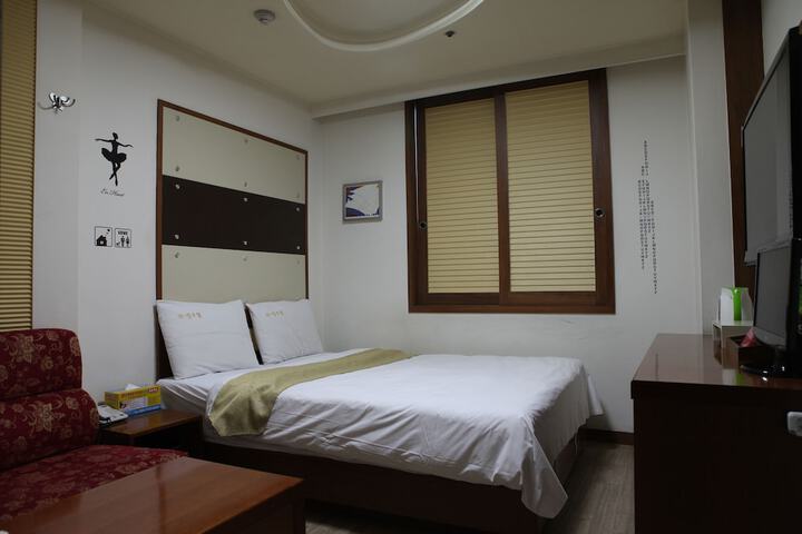 Room 13 of 35