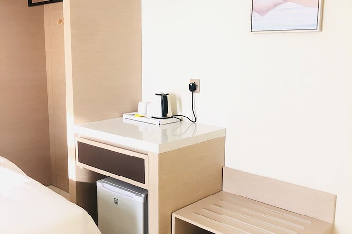 Room 6 of 39
