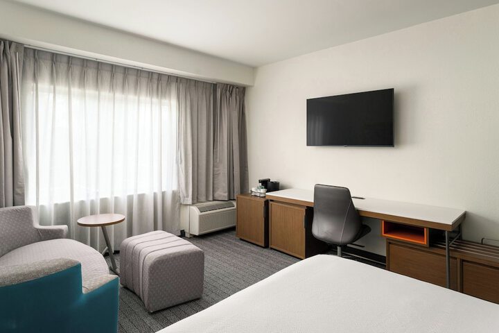 Room 14 of 37