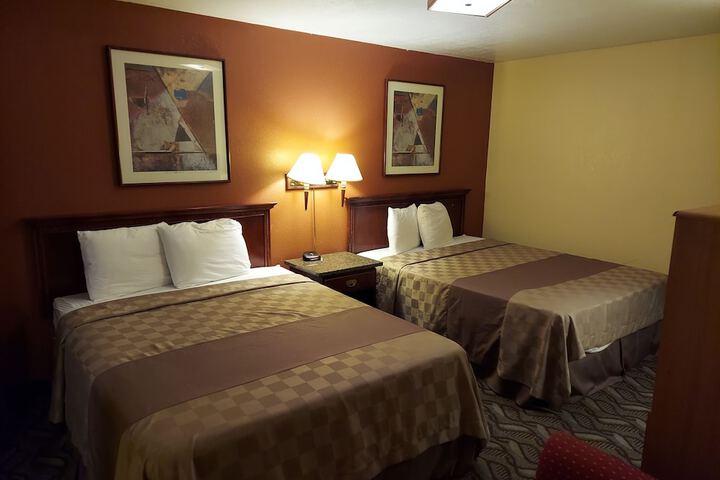 Room 3 of 10