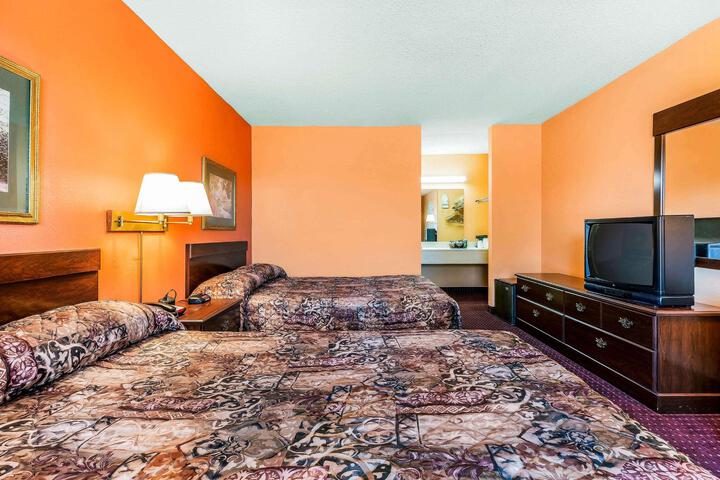2 Double Beds (3 of 14)