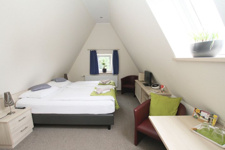 Room 10 of 24
