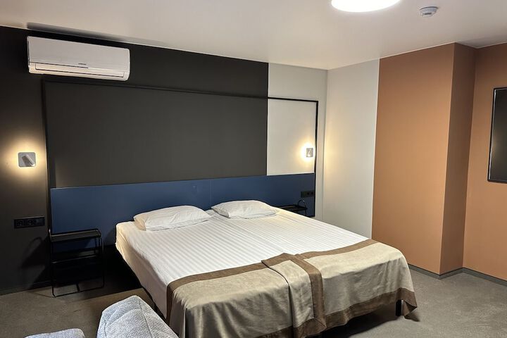 Room 2 of 20