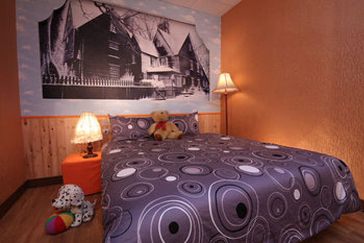 Room 9 of 16