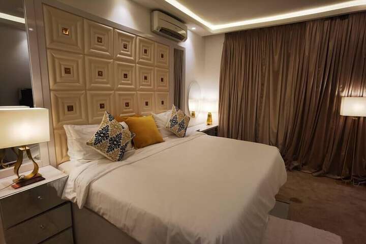 Room 2 of 9