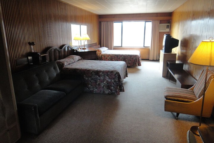 Room 5 of 33