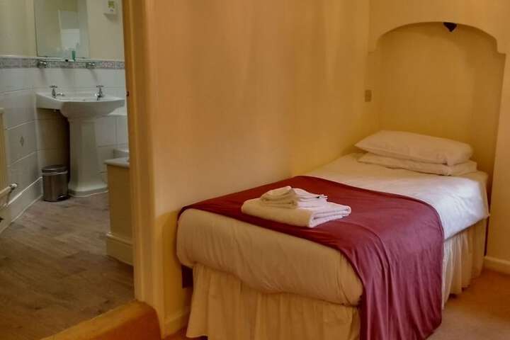 Room 8 of 48