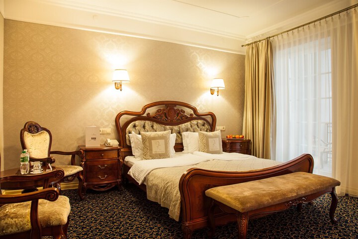 Room 10 of 61