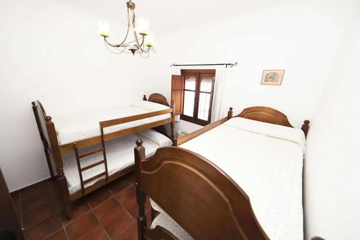 Room 3 of 25