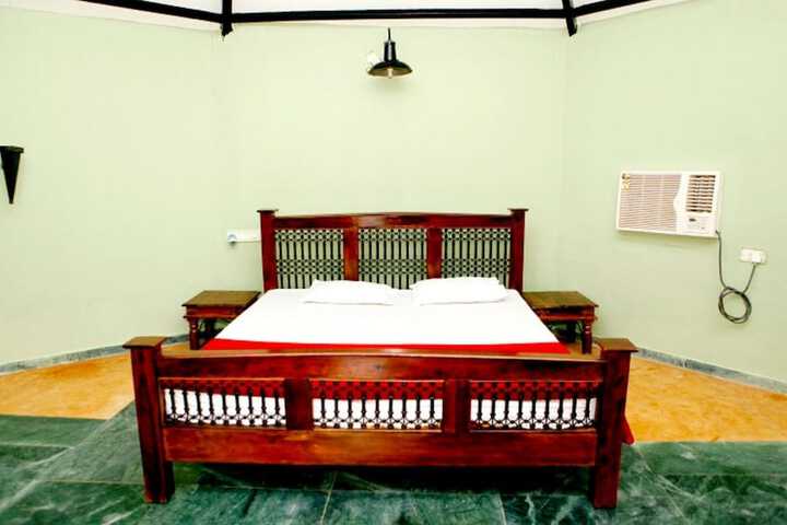 Room 3 of 53