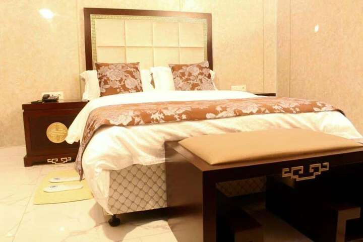 Room 3 of 10