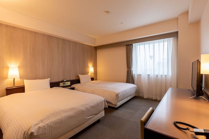 Room 13 of 50