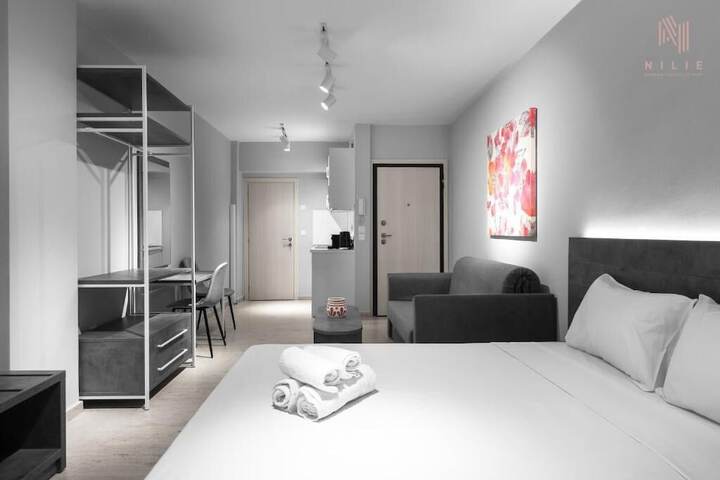 Room 6 of 10