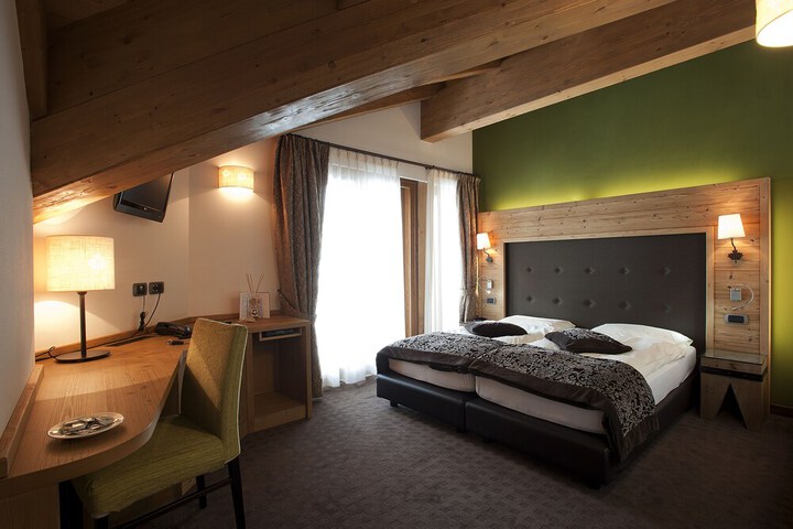 Room 32 of 75