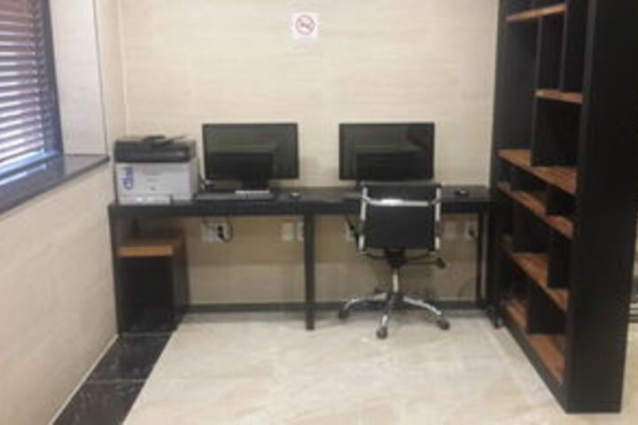 Business Center 4 of 33