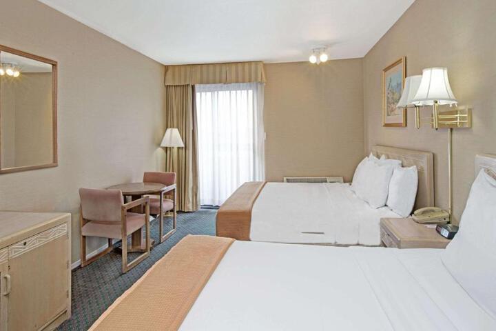Standard Room, King or Two Doubles (2 of 7)