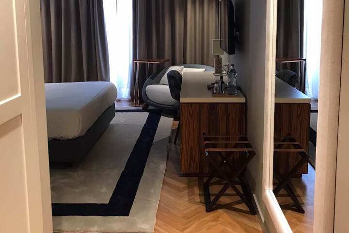 Room 27 of 152