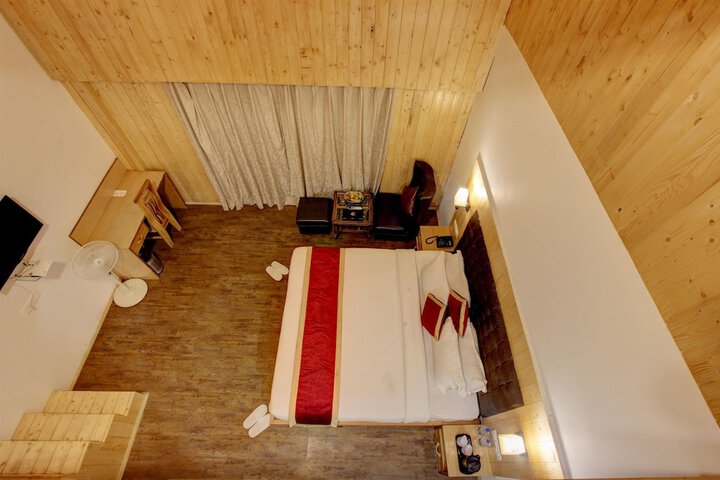 Room 34 of 76