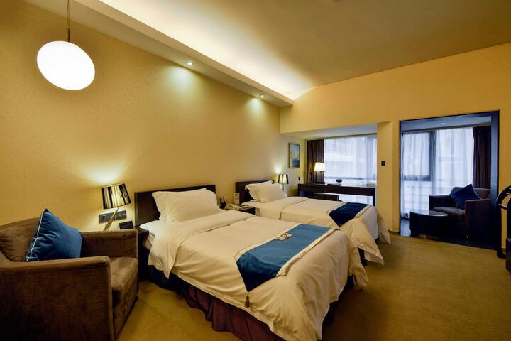 Room 25 of 46