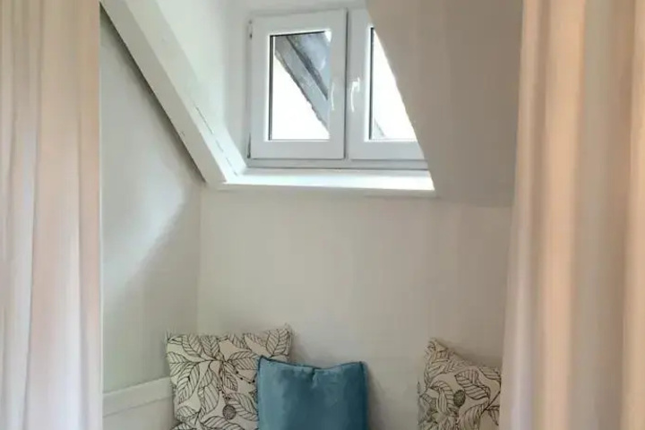Room 3 of 7