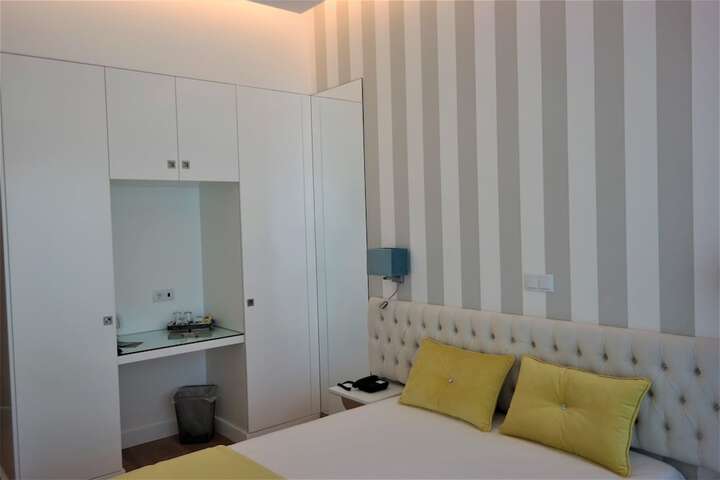 Room 6 of 48
