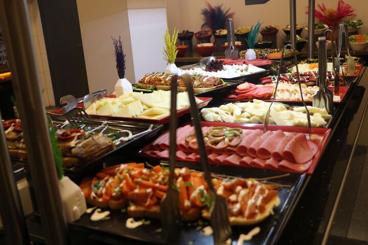 Dining 37 of 45