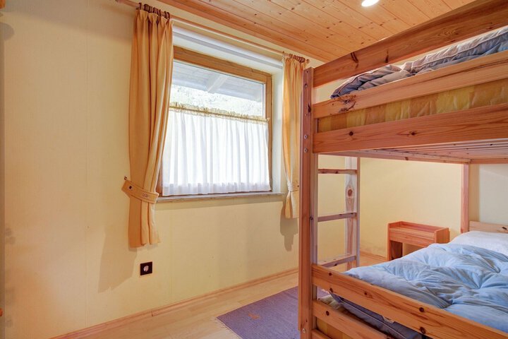 Room 5 of 27
