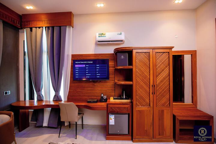 Room 28 of 79