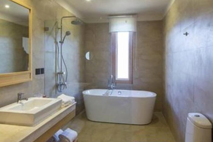 Room 12 of 35