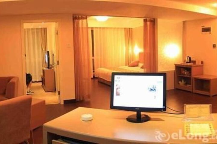 Room 17 of 114