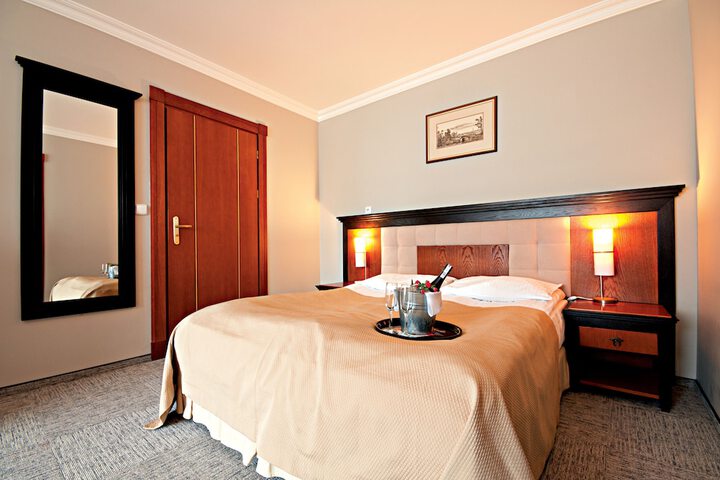 Room 8 of 43