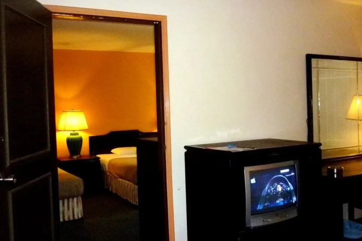 Room 5 of 13