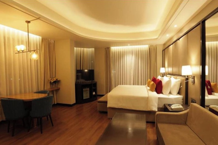 Room 32 of 74